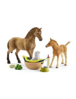 SCHLEICH - 2 CHEVAUX AVEC BÉBÉ CHIEN BLANC ET ACCESSOIRES #42432